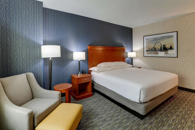 Bedroom 3, Drury Inn & Suites St. Louis Arnold, Jefferson