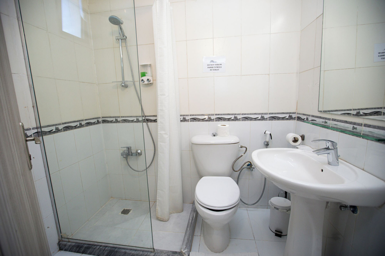 Bathroom 5, Nomads Hotel Petra, Wadi Musa