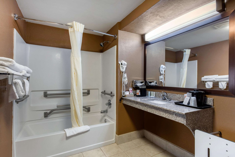 Bathroom 4, Quality Inn Kingston Springs, Cheatham