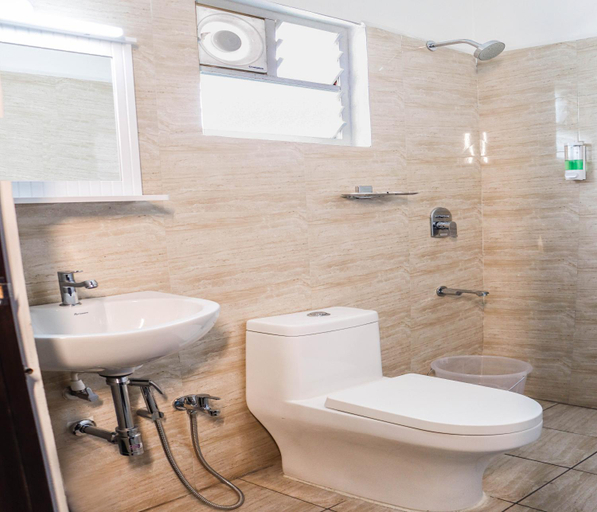 Bathroom 3, Hotel Vinayaga Tiruppur, Tiruppur