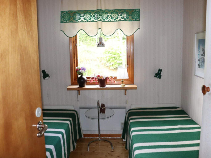 Room 4, 5 Star Holiday Home in Knared, Laholm