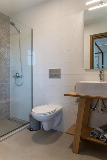 Bathroom 4, Grand Resort Villa, Crete