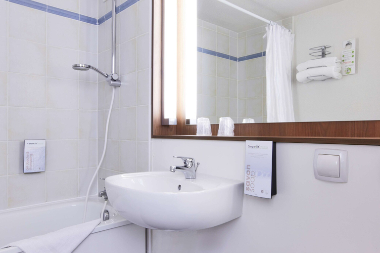 Bathroom 4, Hotel Campanile Beziers, Hérault