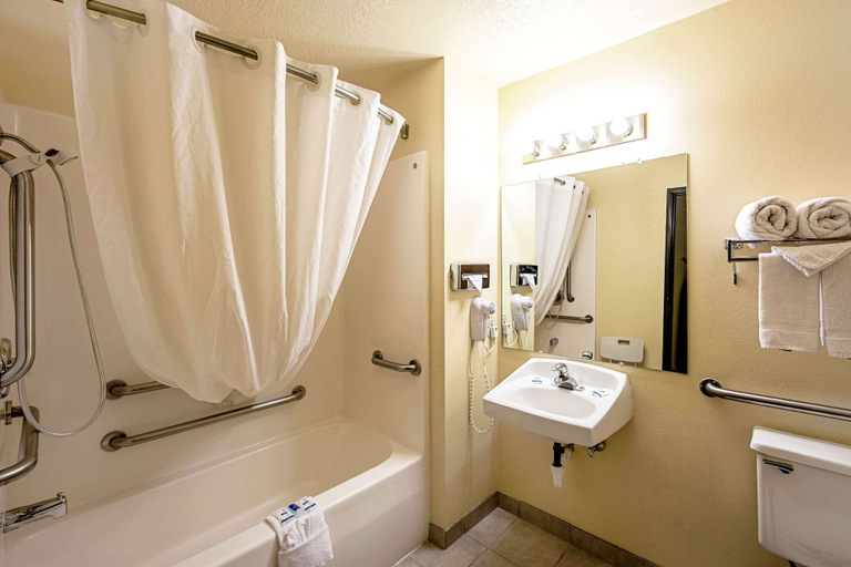 Bathroom 4, Rodeway Inn & Suites Monticello, San Juan