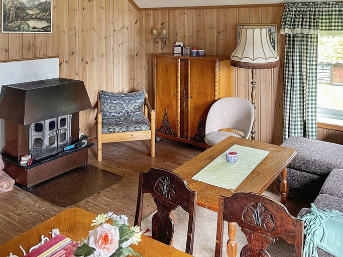 Dining 4, 4 Person Holiday Home in Bryggja, Vågsøy