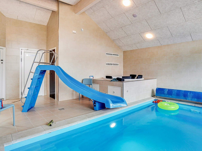 Pool, 5 Star Holiday Home in Vejby, Gribskov