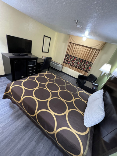 Bedroom 3, Super 8 by Wyndham Moriarty, Torrance