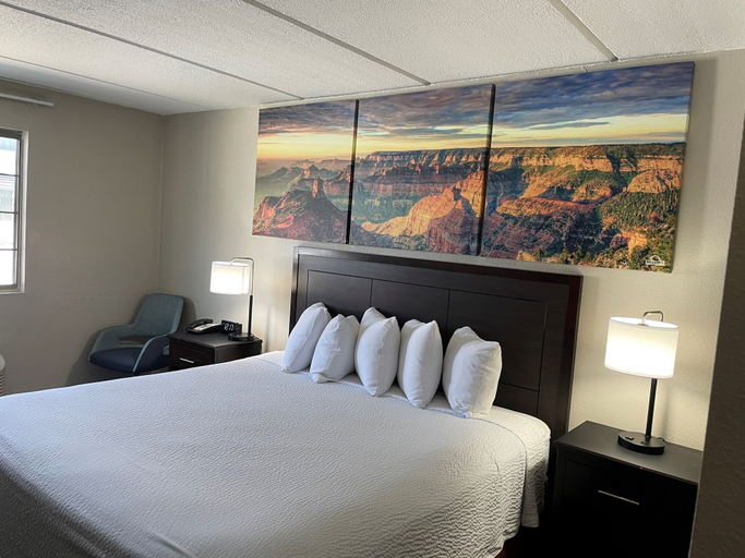 Bedroom 3, Days Inn & Suites by Wyndham Laredo, Webb