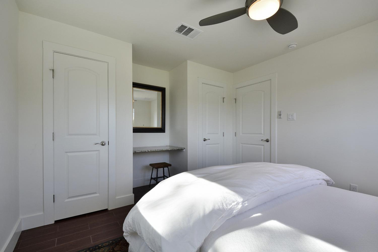Bedroom 2, Willow House Unit B, Travis