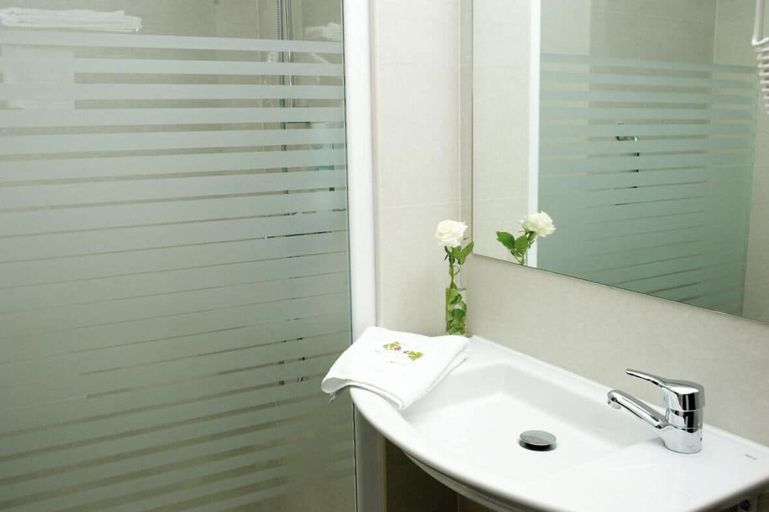 Bathroom 3, Hotel Cisneros, Madrid