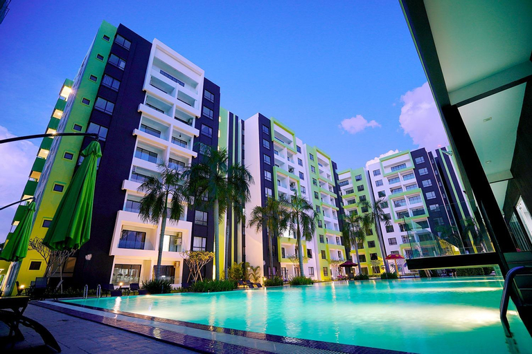 Exterior & Views