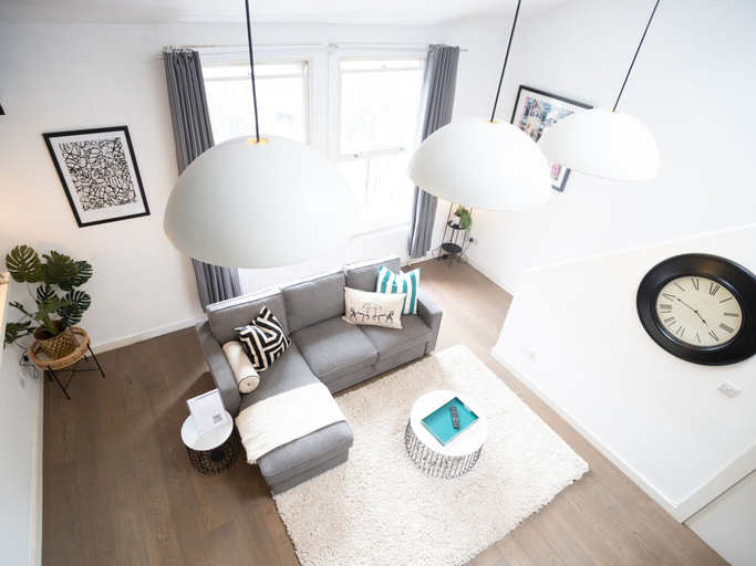 Living area 5, City View Three-bed Premier Apartment London, London