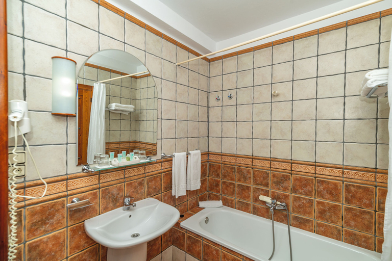Bathroom 4, Hotel La Fragua II, Granada