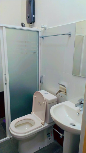 Bathroom, Lassana Holiday Bungalow, Ambagamuwa