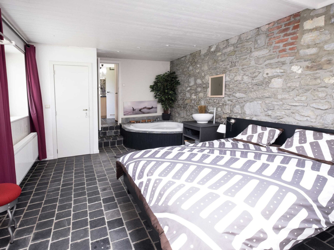 Bedroom 3, Modern Mansion in Hastiere par Dela with Pool, Namur