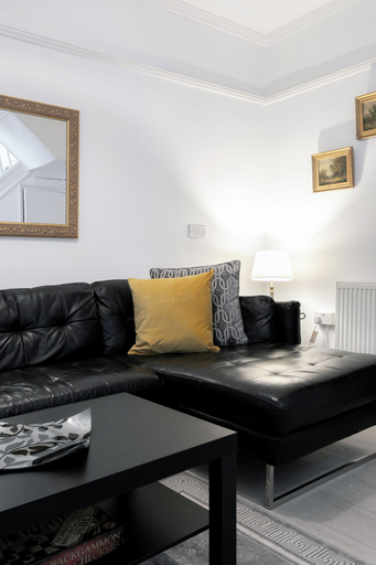 Others 3, 4 Bed House - Sleeps 6 - Garden Pets Wifi, London