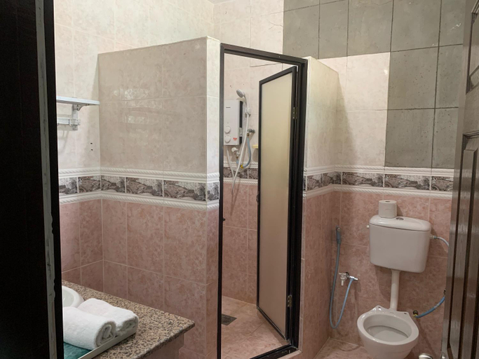 Bathroom 4, Myoldhouse, Lahad Datu