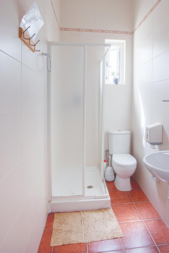 Bathroom 2, Granny's Inn Hostel
