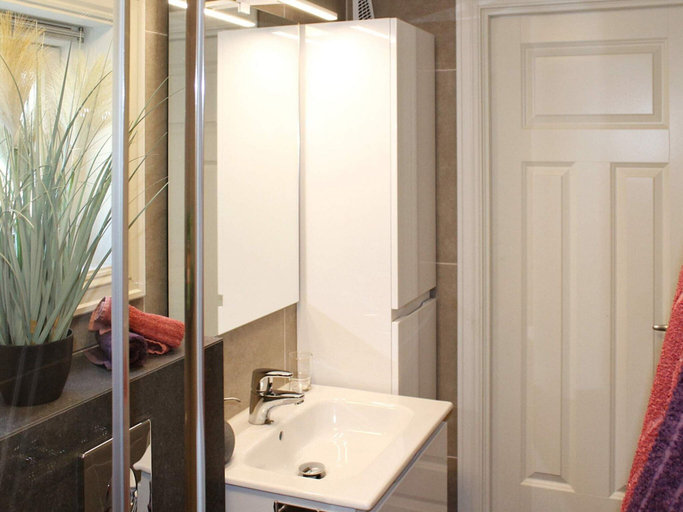 Bathroom 4, 6 Person Holiday Home in Averoy, Averøy