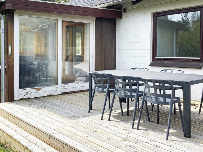 Dining 2, 6 Person Holiday Home in Norre Nebel, Varde