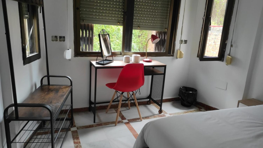 Others 4, Convenient Rooms - Ferry, Train & Bus Station -, Cádiz