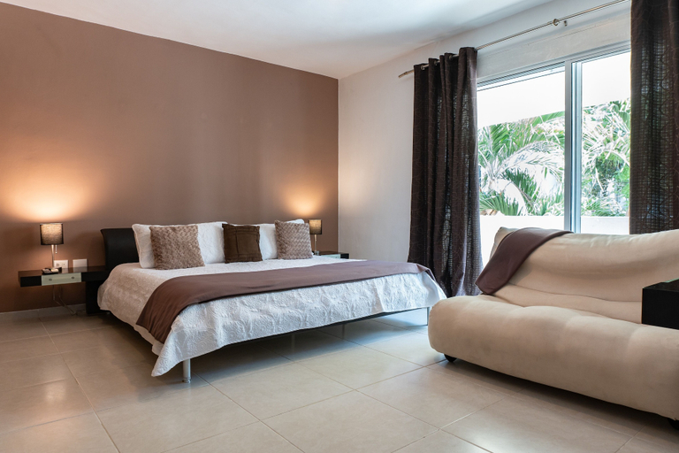 Room 2, Meridian 207 2 Bedroom Condo by RedAwning, Cozumel