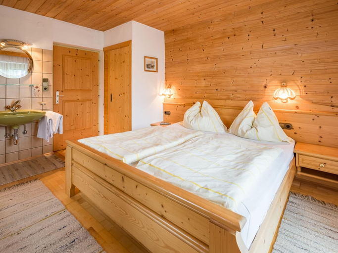 Bedroom 2, Spacious Apartment in Fügen near Ski Area, Schwaz