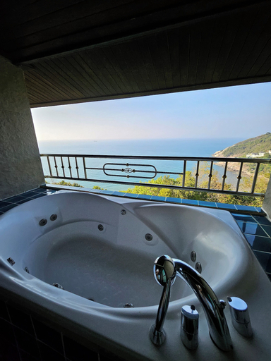Bathroom 18