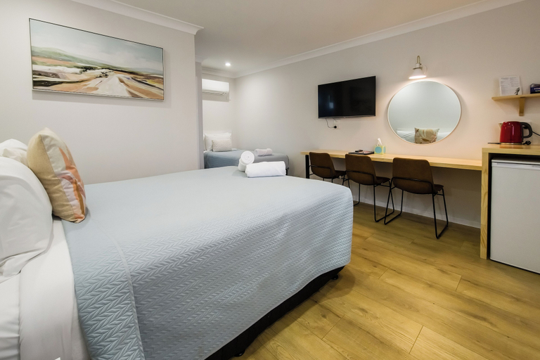 Bedroom 2, Roydons Motor INN, Tamworth Regional - Pt A