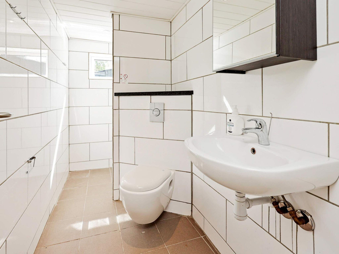 Bathroom 5, 10 Person Holiday Home in Dragor, Tårnby