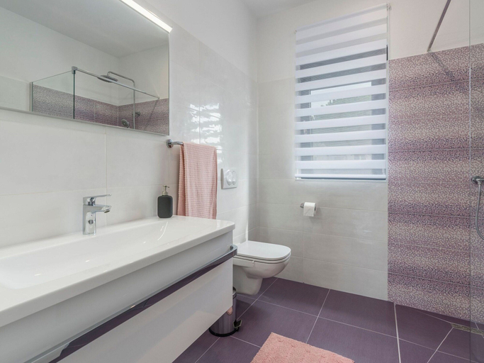 Bathroom 4, Villa in Novigrad with Private Pool and Beach, Novigrad