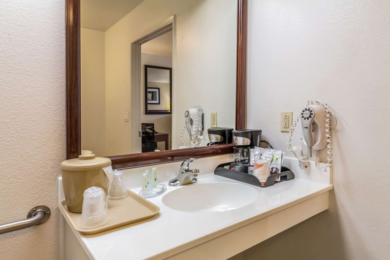 Bathroom 4, Quality Inn Fresno Near University, Fresno