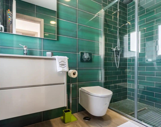 Bathroom, Casa da Madou, Setúbal