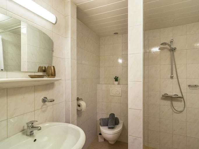 Bathroom 3, Apartment in Kaltenbach near Ski Lift, Schwaz