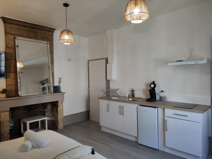 Others 5, *LES STUDIOS L'AMANDINE*, Dordogne