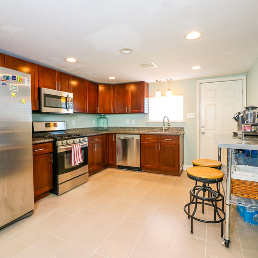 Room 4, Great Location Spacious Yard Coffee bar, Galveston