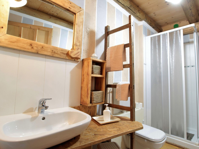 Bathroom 2, Holiday Home in Feltre With Garden BBQ, Belluno