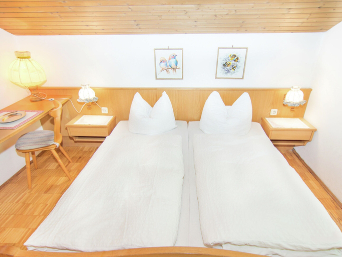 Bedroom 3, Ferienwohnung in den Ruhpoldinger Bergen, Traunstein
