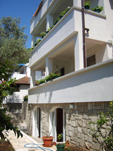 Others 4, Apartments Đurovic