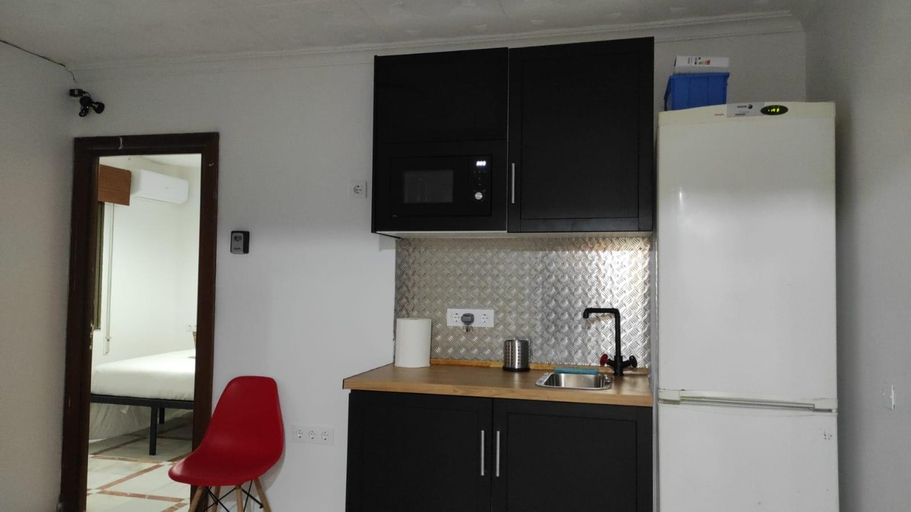 Others 2, Convenient Rooms - Ferry, Train & Bus Station -, Cádiz