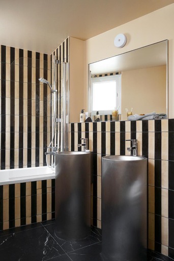 Bathroom 3, Hotel Val Girard, Paris