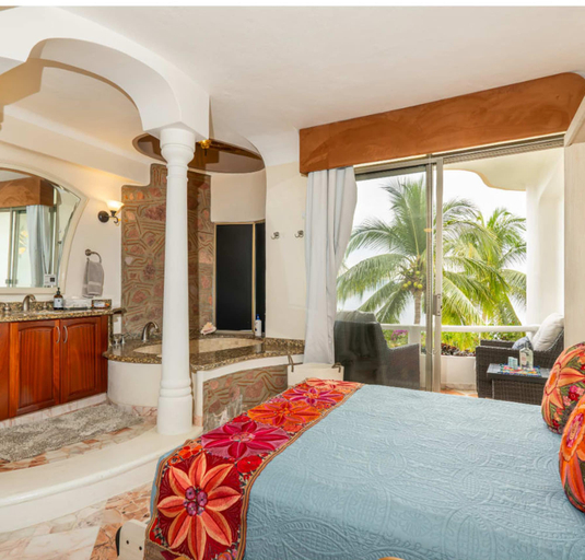 Room 2, Ocean Front Penthouse Pool Sleeps 8 People, Compostela