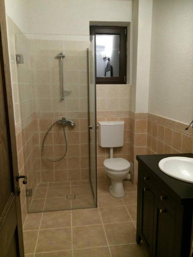 Bathroom, Hanul Haiducilor, Voineasa