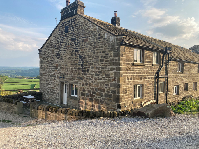 Exterior & Views 2, Moorlands Farm Holidays, Bradford