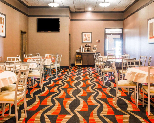 Food & Drinks 5, Quality Inn & Suites Next to the Casino, Calhoun