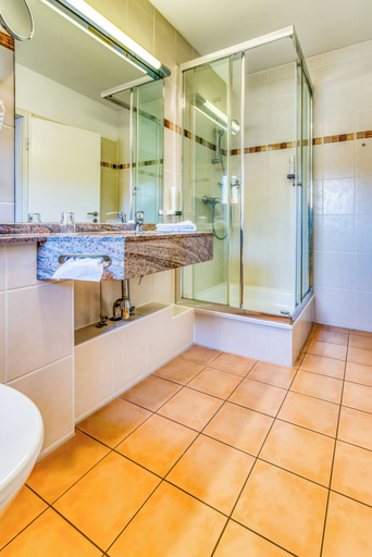 Bathroom 3, Hotel Forellenhof, Heidekreis