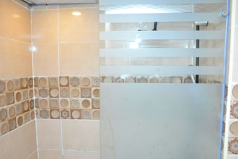 Bathroom 5, Salma Hotel, Ad-Duqi