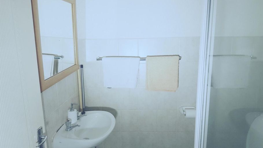 Bathroom 3, Hatfield, Grosvenor Private apartment., City of Tshwane