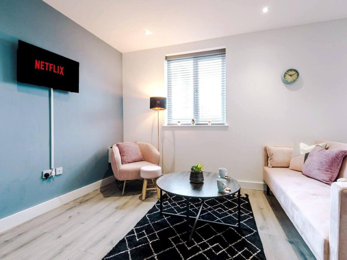Living area 4, The Lowry One-bedroom Apartment by Belvilla, Salford