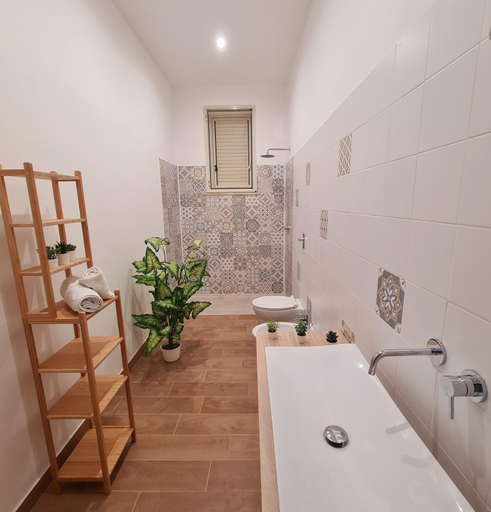 Bathroom 3, A un Passo dal Tramonto, Trapani